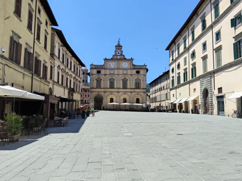 File:Città di Castello piazza.jpg