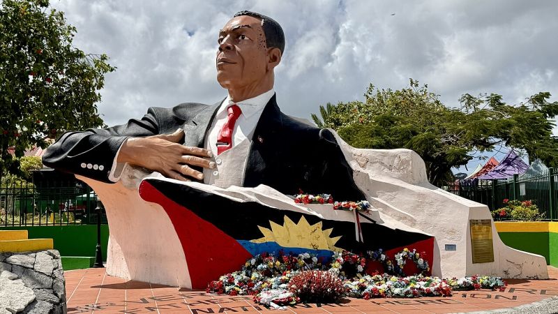 File:Monumento a VC Bird.jpg