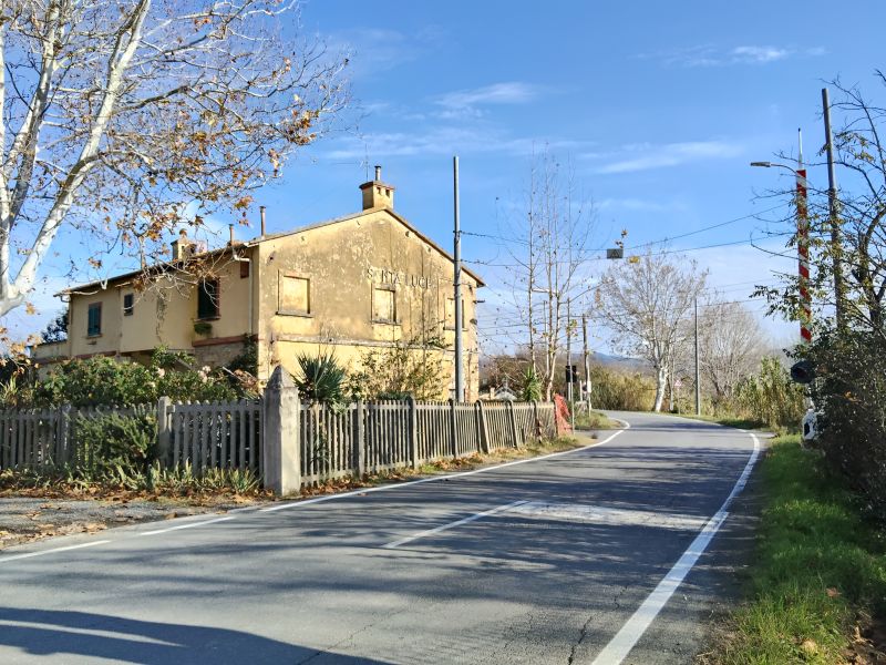 File:Santa Luce Stazione.jpg