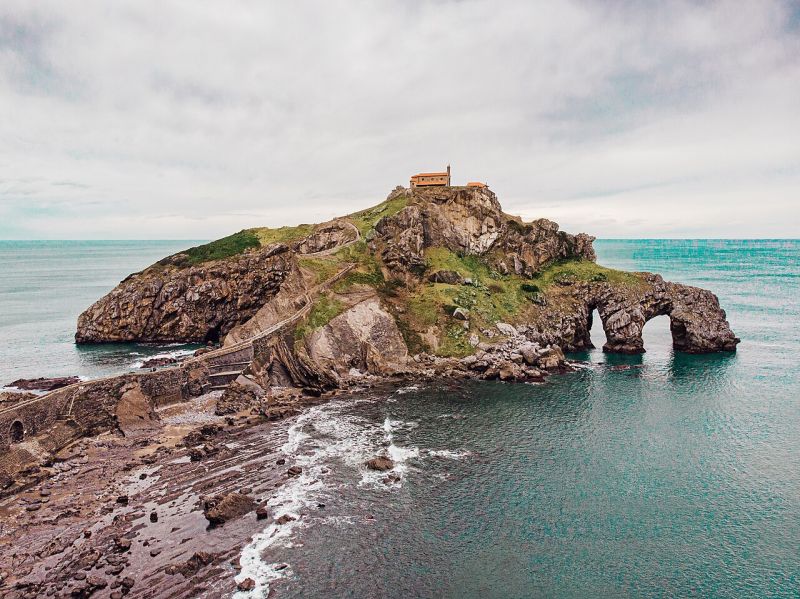 File:Gaztelugatxe España.jpg